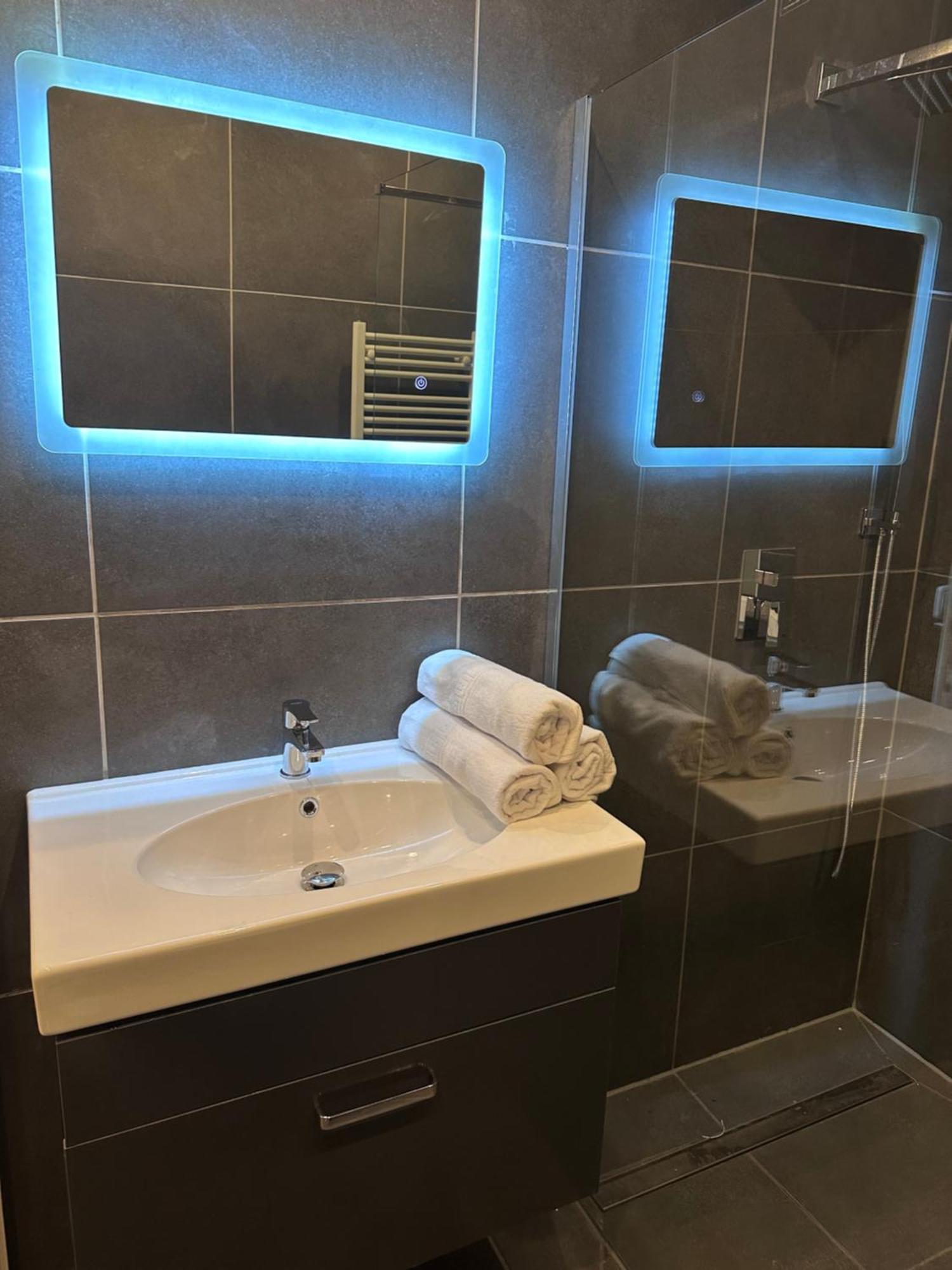Neu Renoviert 2025! 4Zimmer 8 Einzelbetten Ferienwohnung Zeche Zollverein Essen Dış mekan fotoğraf